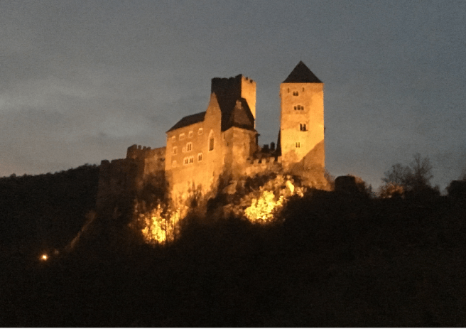 Burg Hardegg abends